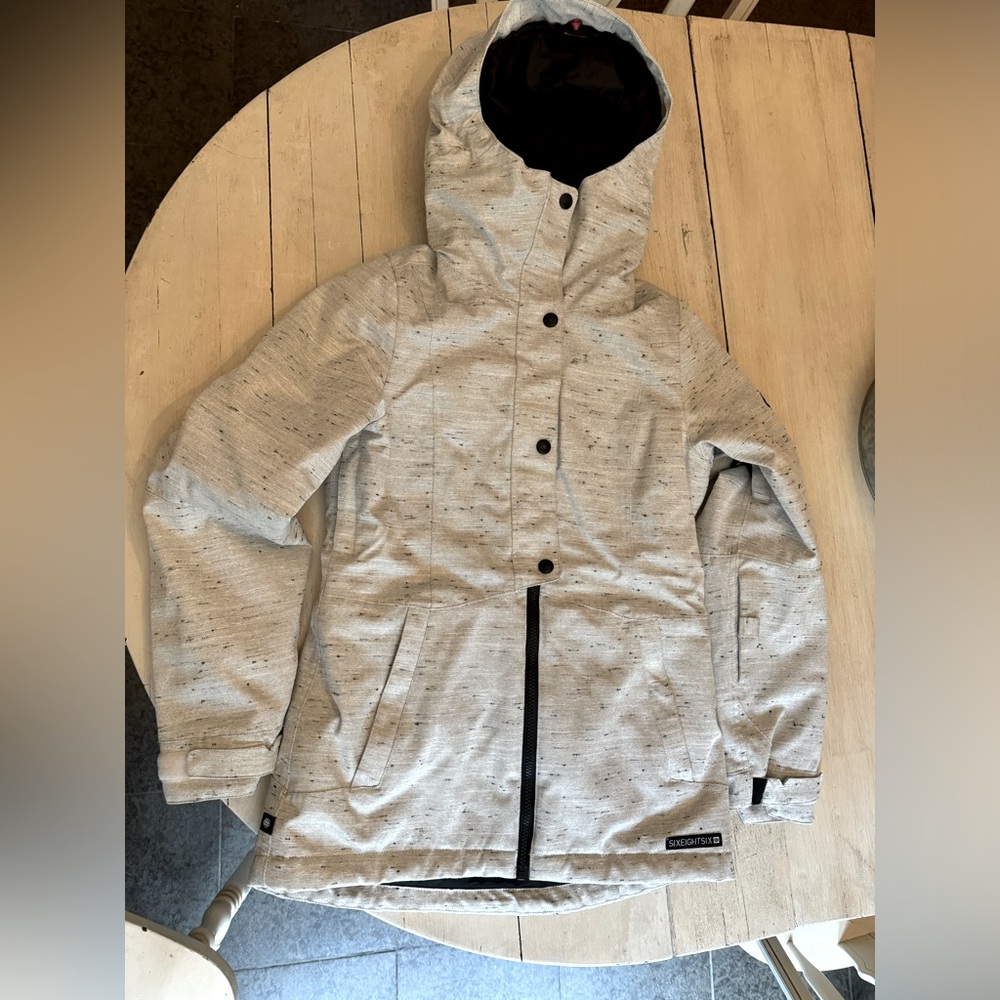 Used 686 snowboard jacket.  Women’s XS
